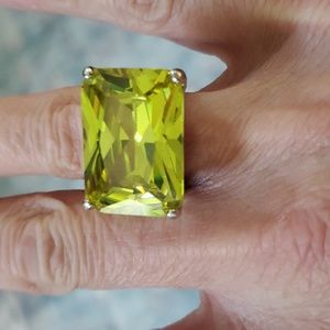 Citrine green/yellow and silver toned costume statement ring, est size 5.5
